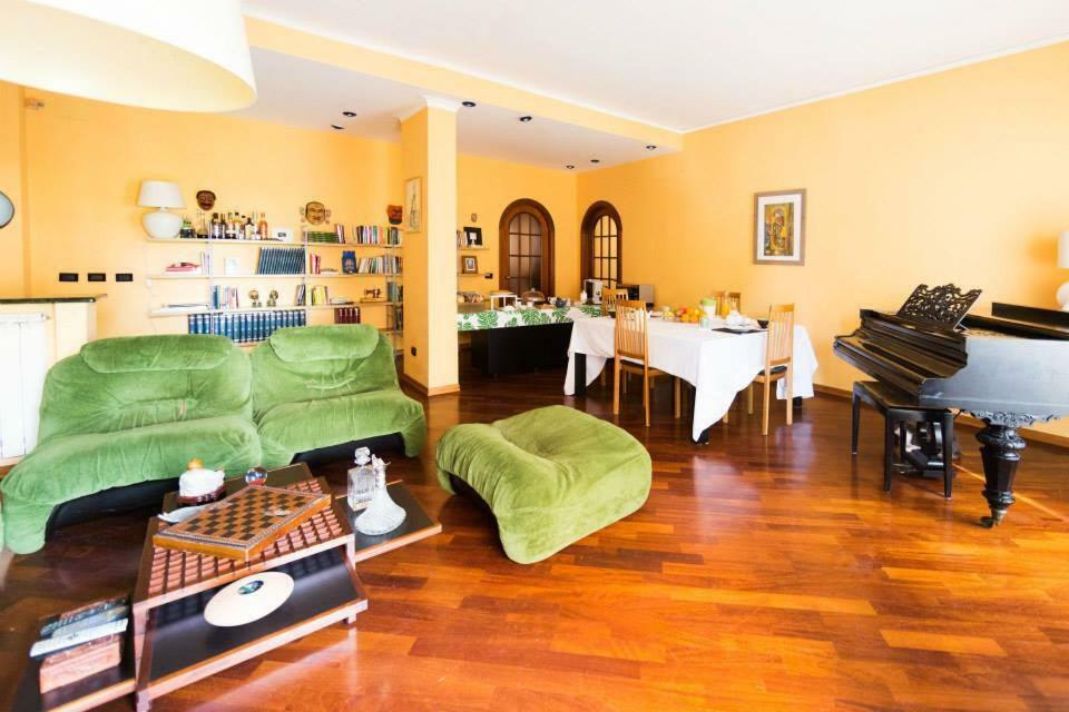 I Quattro Gattoni Hotel Napoli Bagian luar foto